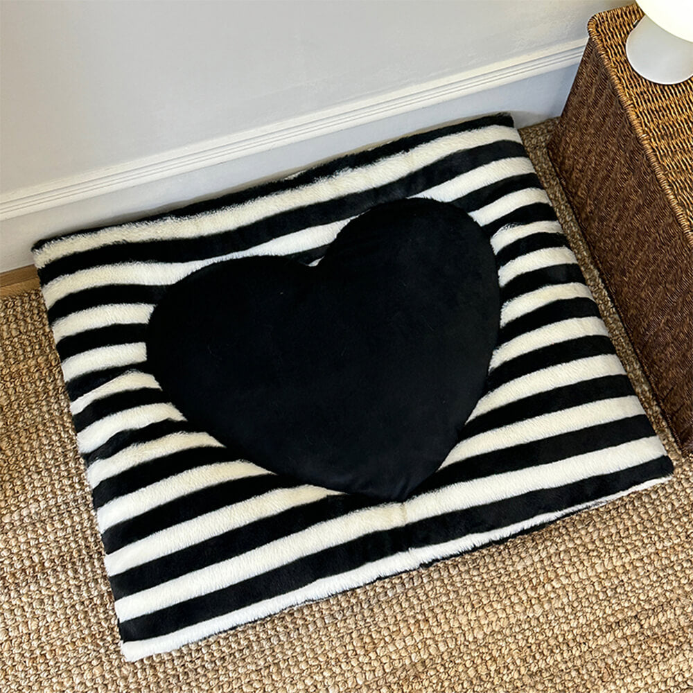 Striped Heart-Shaped Cosy Comfort Dog & Cat Mat