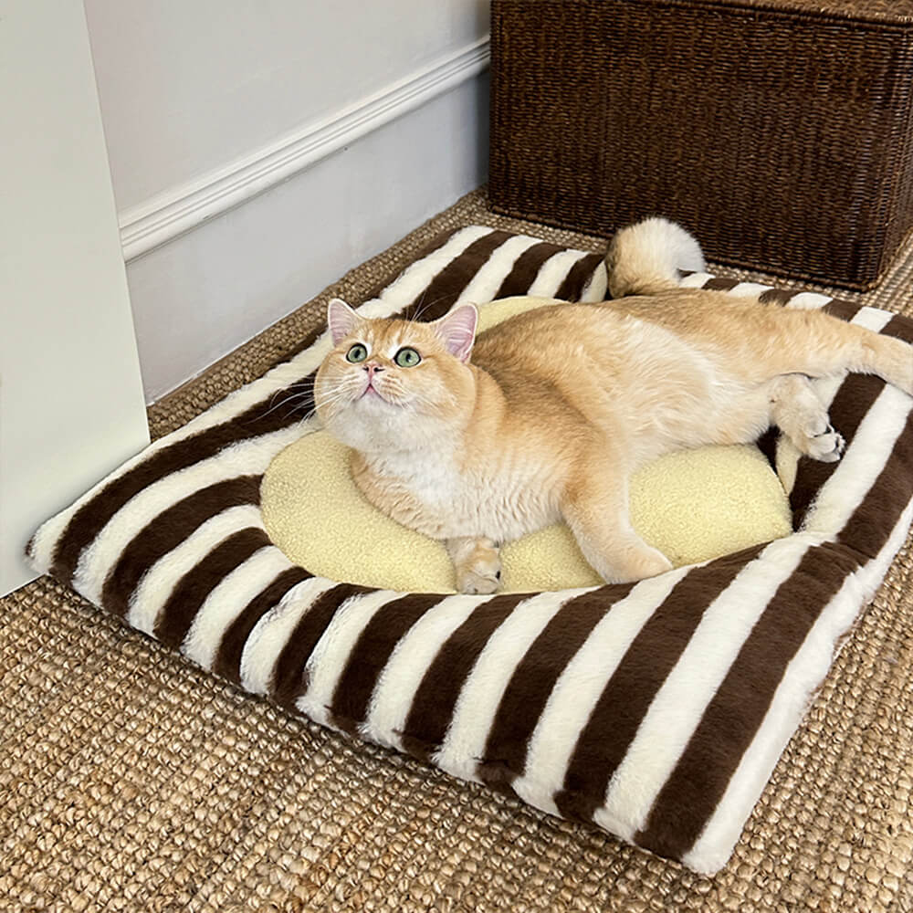 Striped Heart-Shaped Cosy Comfort Dog & Cat Mat