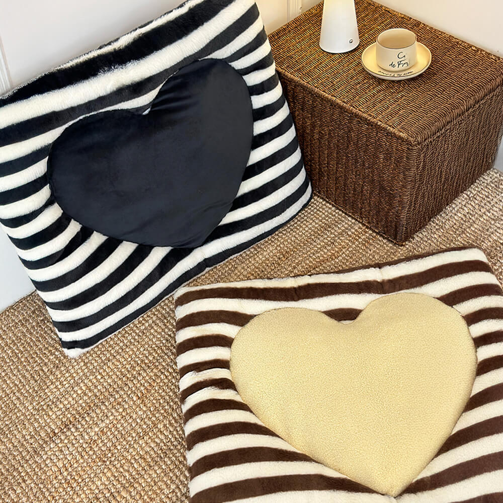 Striped Heart-Shaped Cosy Comfort Dog & Cat Mat