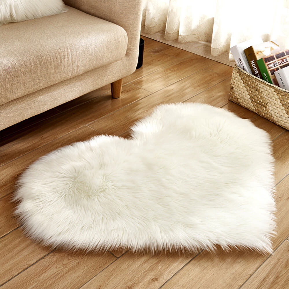 Lovers' Day Heart-Shaped Plush Rug – Cosy and Romantic