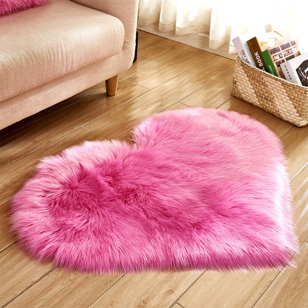 Lovers' Day Heart-Shaped Plush Rug – Cosy and Romantic