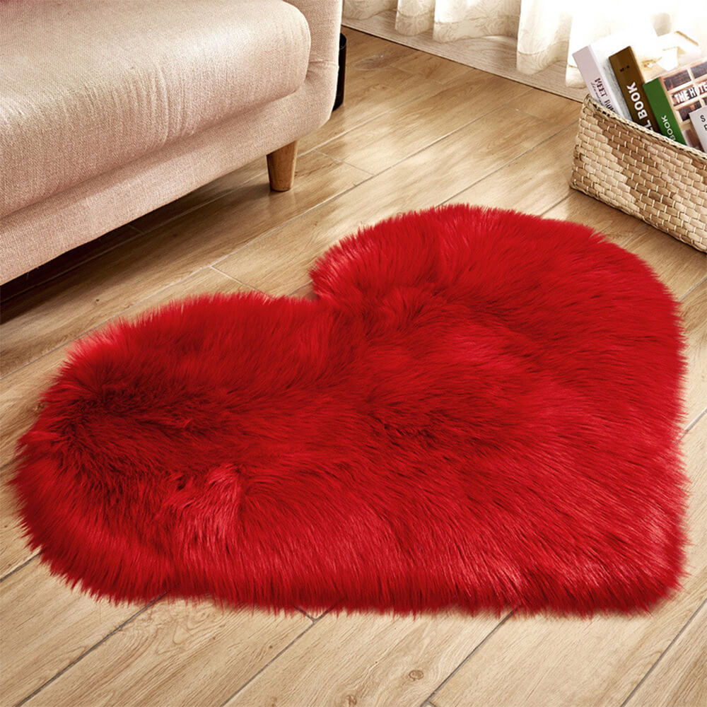 Lovers' Day Heart-Shaped Plush Rug – Cosy and Romantic