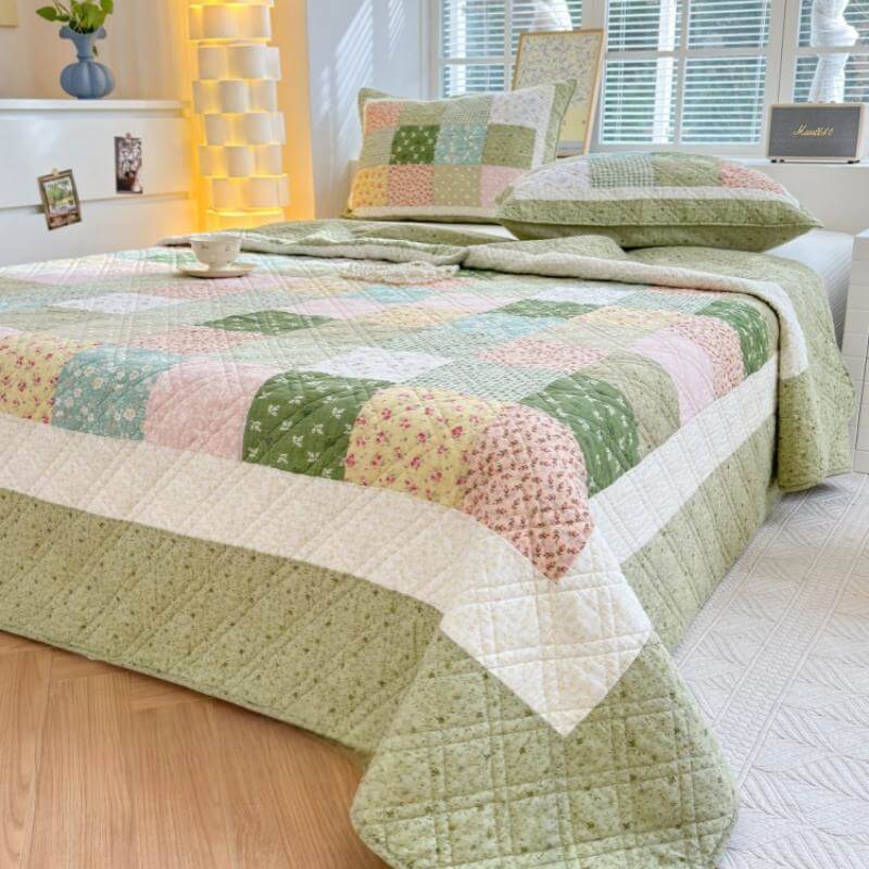 Garden Chic Luxury Reversible 3 Piece Quilt & Shams Set